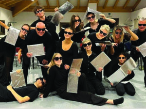 𝗤𝗨𝗘 𝗘𝗦 𝗟𝗔 𝗙𝗘𝗟𝗜𝗖𝗜𝗗𝗔𝗗 a cura della Compagnia Teatrale “ATTORI (non più) PER CASO”